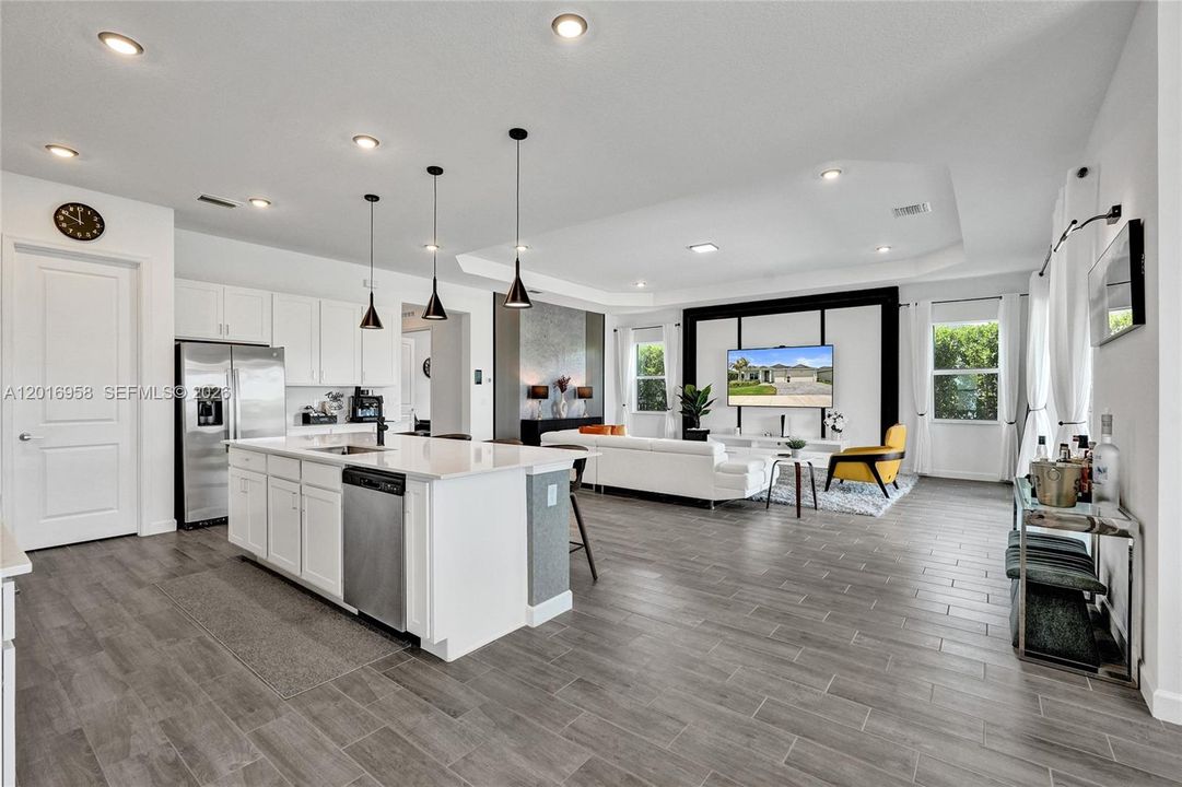 For Sale: $600,000 (3 beds, 3 baths, 2807 Square Feet)