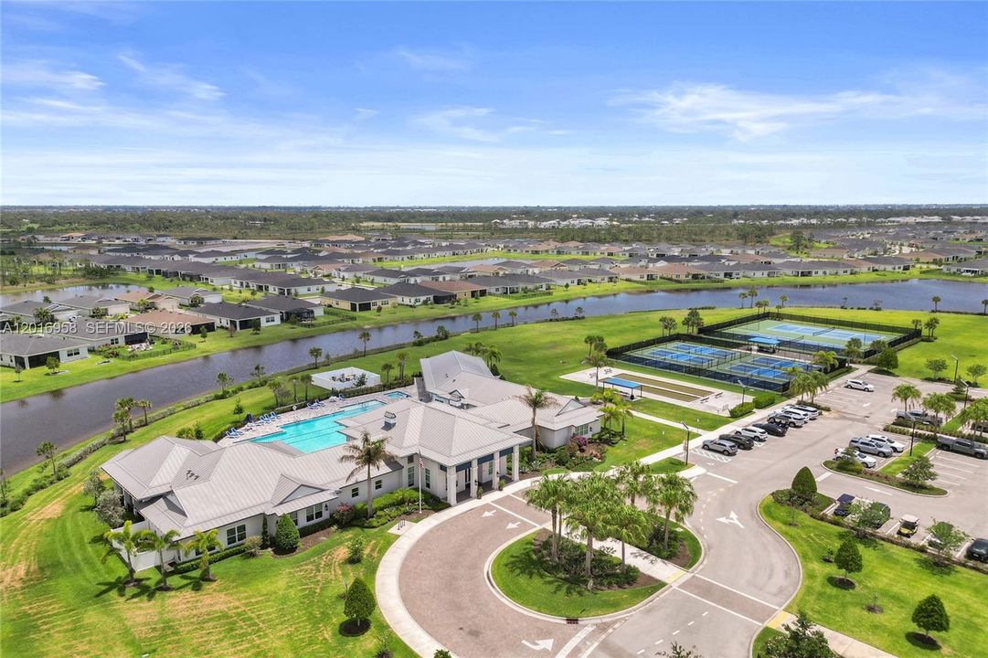 For Sale: $600,000 (3 beds, 3 baths, 2807 Square Feet)