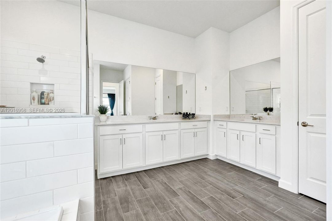 For Sale: $600,000 (3 beds, 3 baths, 2807 Square Feet)
