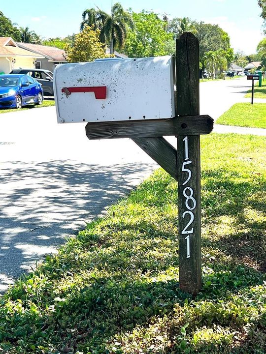 15821 Mailbox