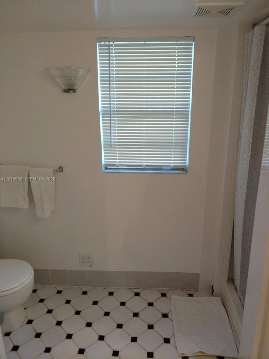 Active With Contract: $399,500 (2 beds, 1 baths, 1288 Square Feet)