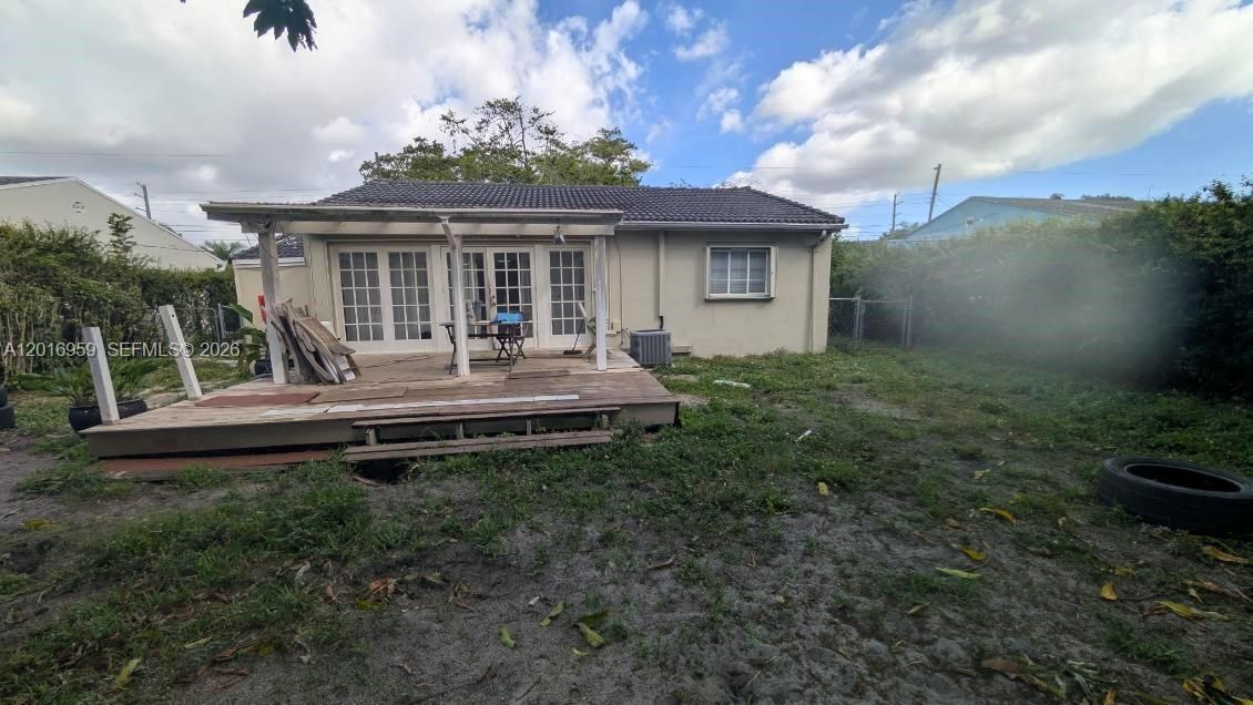 Active With Contract: $399,500 (2 beds, 1 baths, 1288 Square Feet)