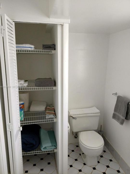 Active With Contract: $399,500 (2 beds, 1 baths, 1288 Square Feet)
