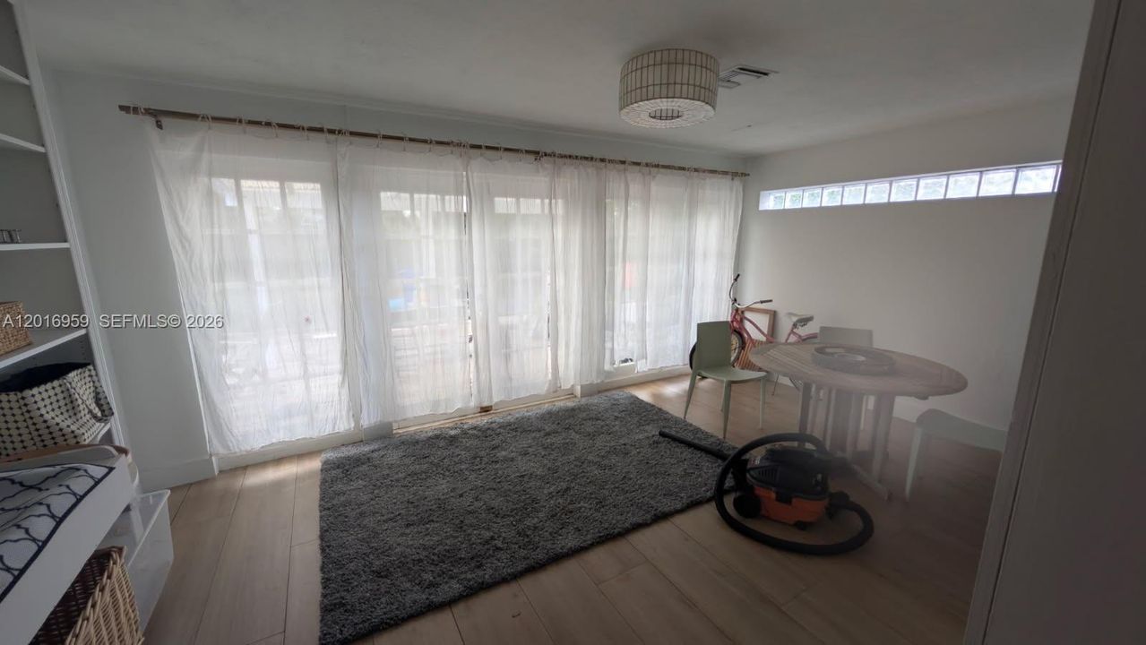 Active With Contract: $399,500 (2 beds, 1 baths, 1288 Square Feet)