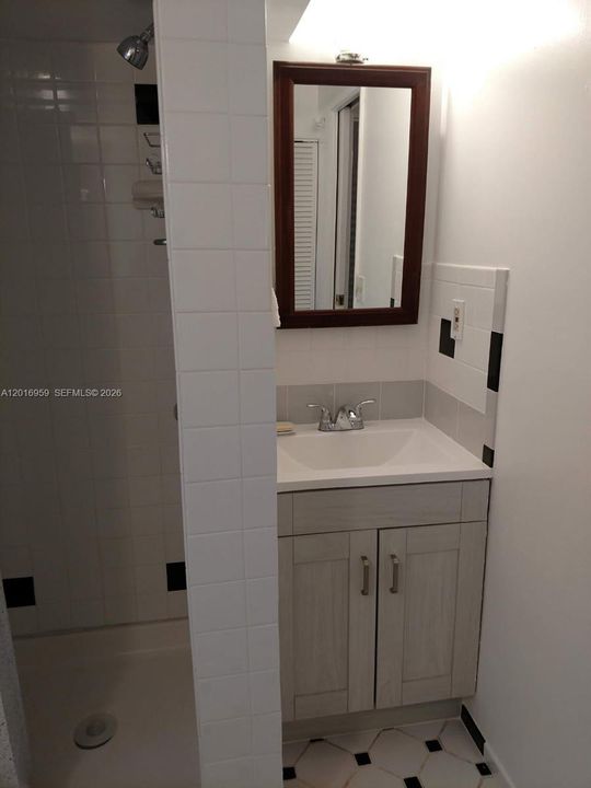 Active With Contract: $399,500 (2 beds, 1 baths, 1288 Square Feet)