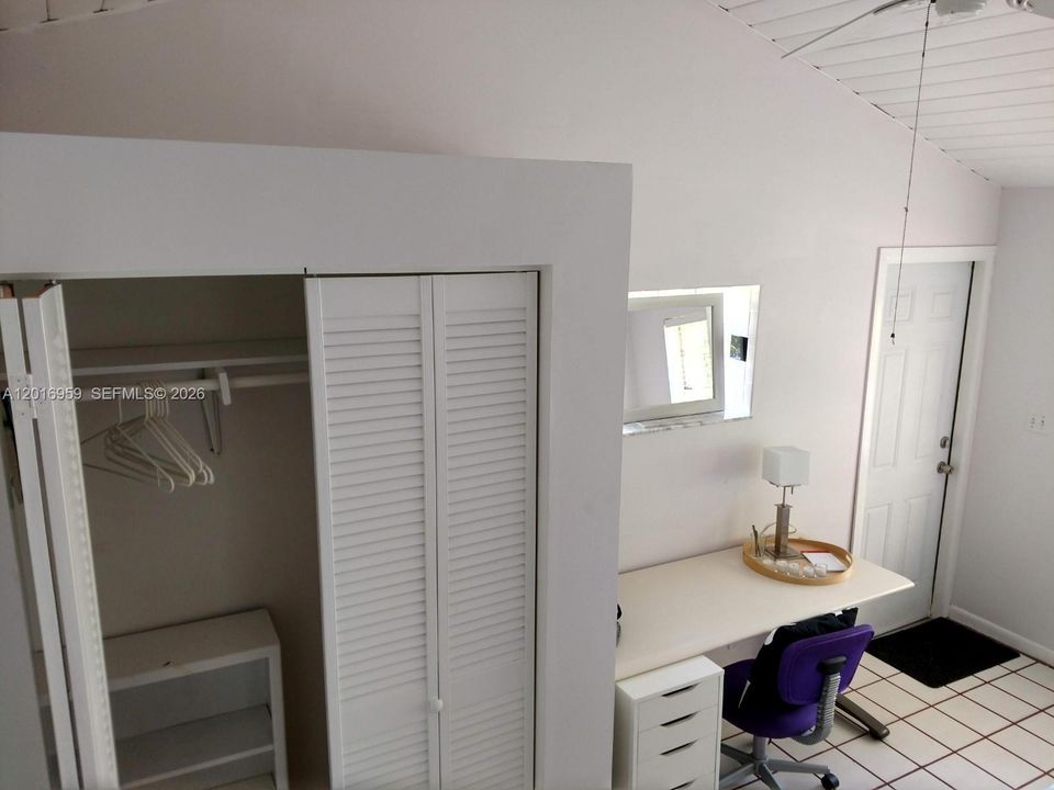 Active With Contract: $399,500 (2 beds, 1 baths, 1288 Square Feet)