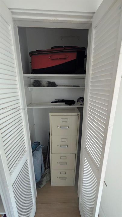 Active With Contract: $399,500 (2 beds, 1 baths, 1288 Square Feet)