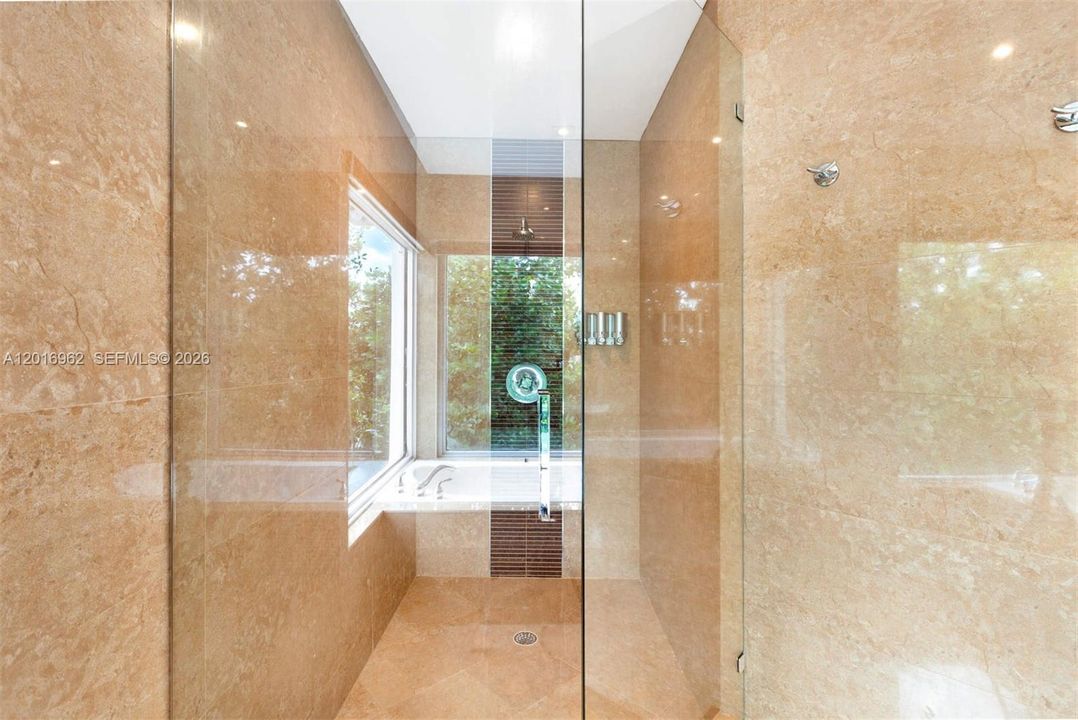 En Renta: $35,000 (5 camas, 5 baños, 4737 Pies cuadrados)