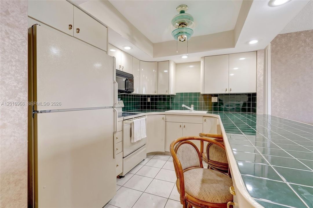 На продажу: $179,900 (1 спален, 1 ванн, 828 Квадратных фут)