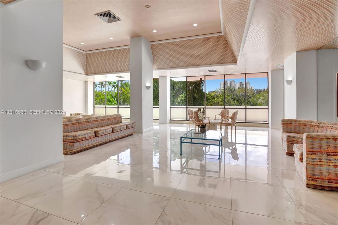 На продажу: $179,900 (1 спален, 1 ванн, 828 Квадратных фут)