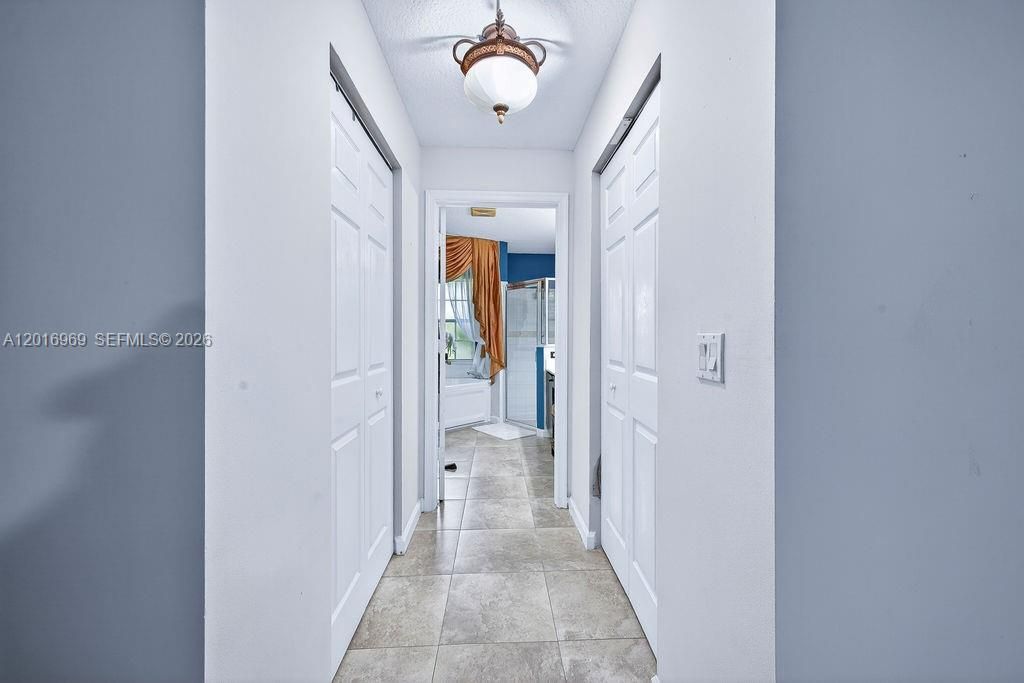 На продажу: $699,900 (4 спален, 2 ванн, 2219 Квадратных фут)