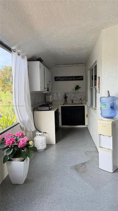 For Sale: $724,900 (4 beds, 2 baths, 2219 Square Feet)