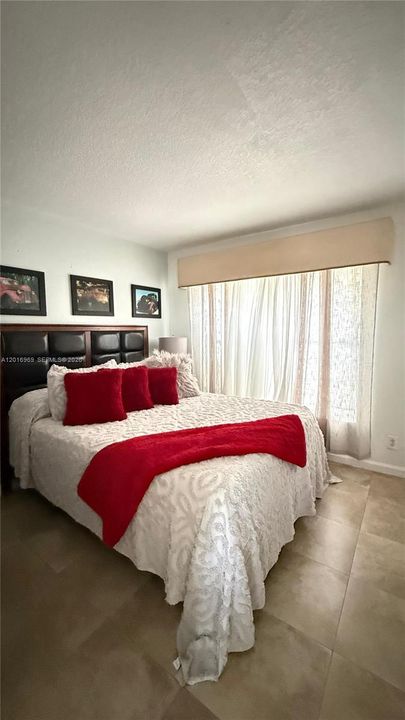 For Sale: $724,900 (4 beds, 2 baths, 2219 Square Feet)