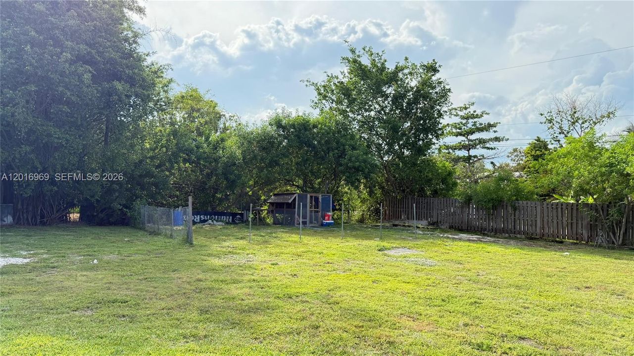 For Sale: $724,900 (4 beds, 2 baths, 2219 Square Feet)