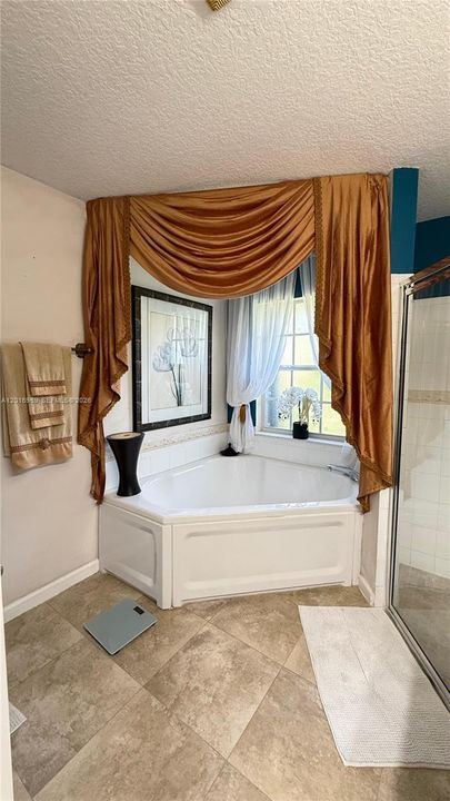 For Sale: $724,900 (4 beds, 2 baths, 2219 Square Feet)