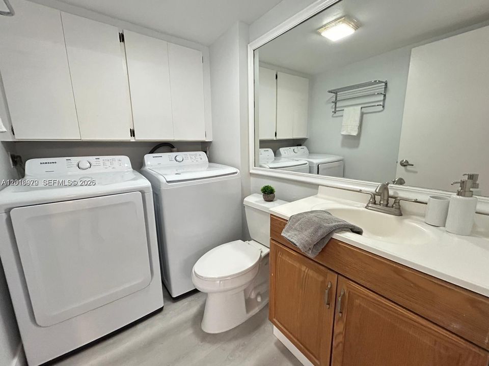 Active With Contract: $2,795 (2 beds, 2 baths, 1488 Square Feet)