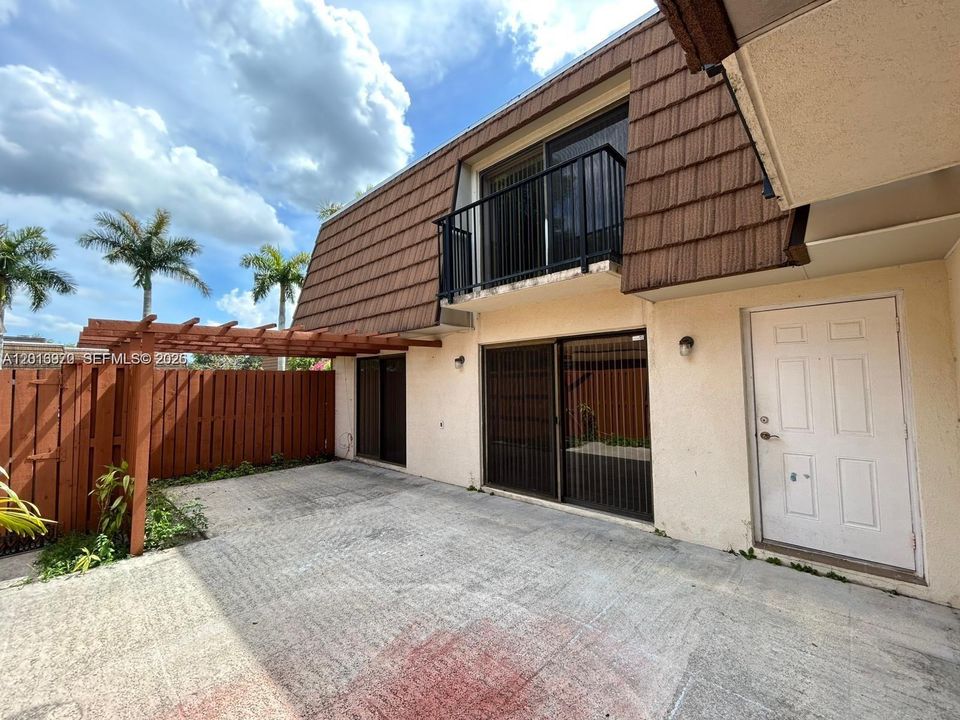 Active With Contract: $2,795 (2 beds, 2 baths, 1488 Square Feet)