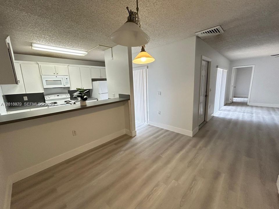 Active With Contract: $2,795 (2 beds, 2 baths, 1488 Square Feet)