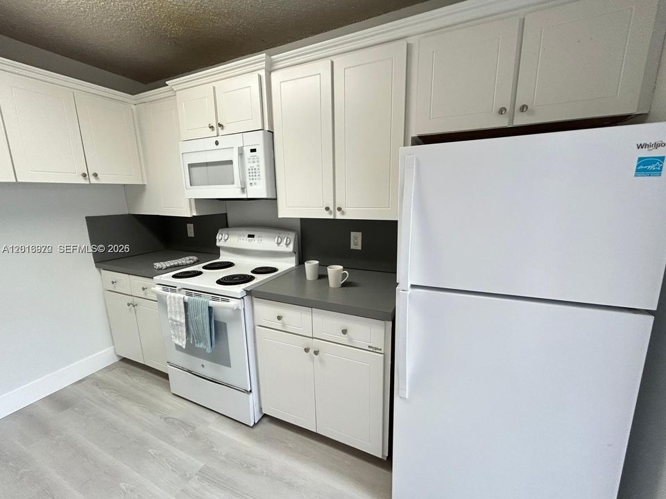 Active With Contract: $2,795 (2 beds, 2 baths, 1488 Square Feet)