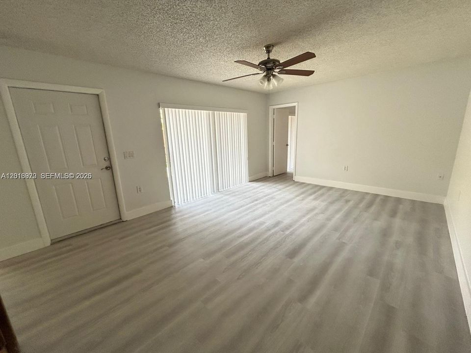 Active With Contract: $2,795 (2 beds, 2 baths, 1488 Square Feet)