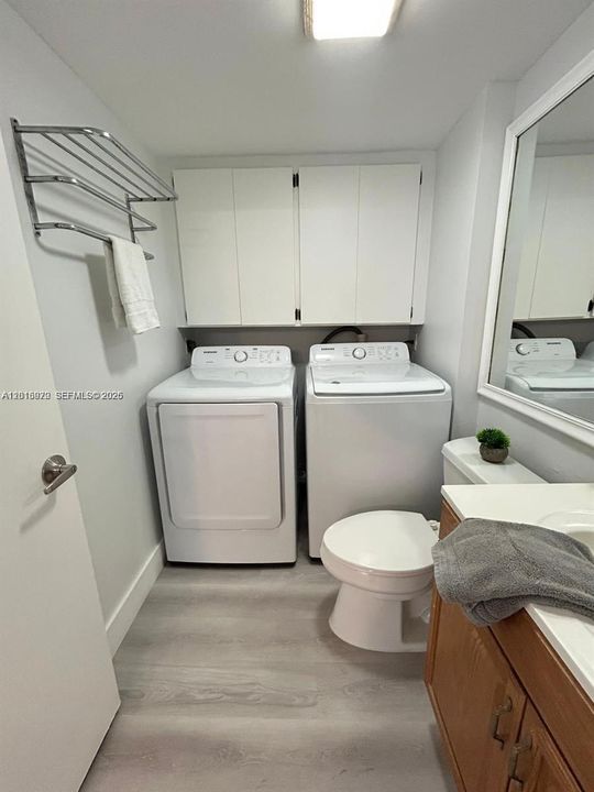 Active With Contract: $2,795 (2 beds, 2 baths, 1488 Square Feet)