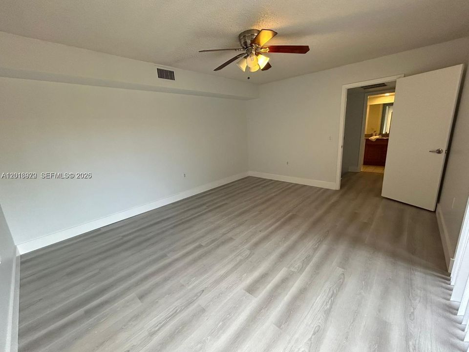 Active With Contract: $2,795 (2 beds, 2 baths, 1488 Square Feet)