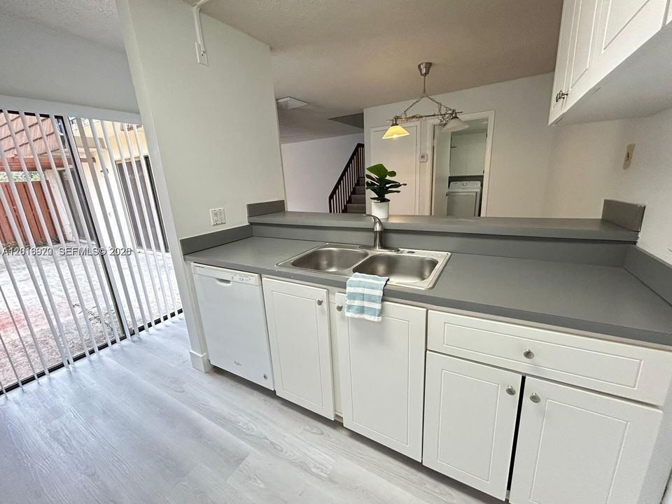 Active With Contract: $2,795 (2 beds, 2 baths, 1488 Square Feet)