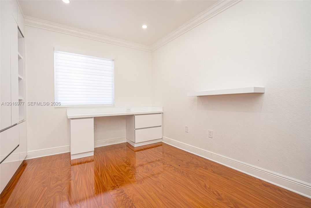 En Venta: $450,000 (4 camas, 2 baños, 1850 Pies cuadrados)