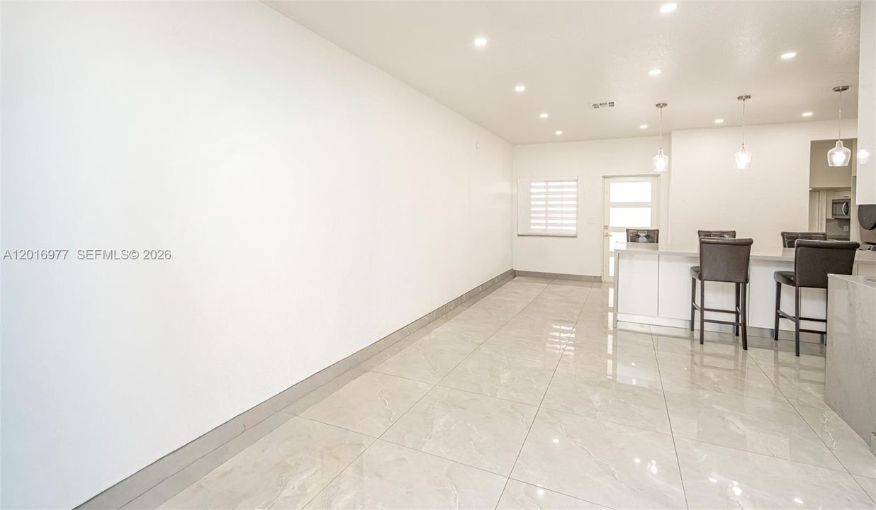 En Venta: $450,000 (4 camas, 2 baños, 1850 Pies cuadrados)