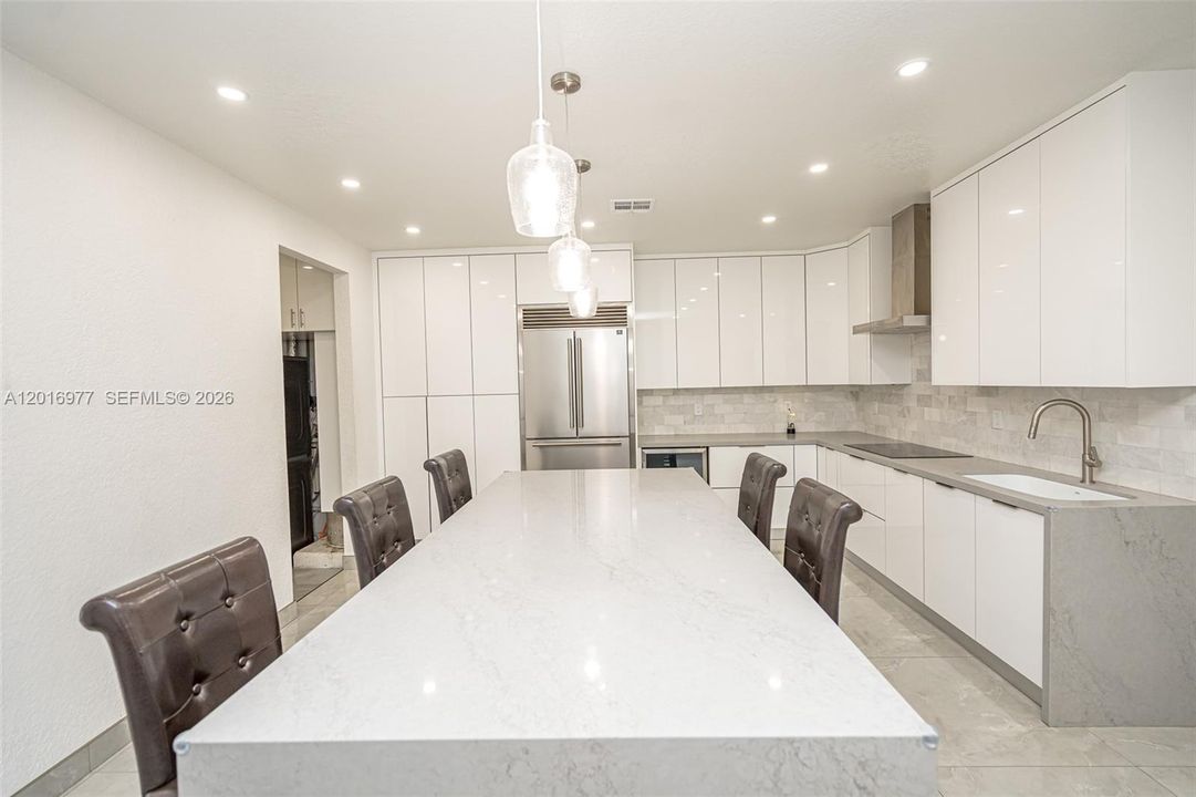 En Venta: $450,000 (4 camas, 2 baños, 1850 Pies cuadrados)
