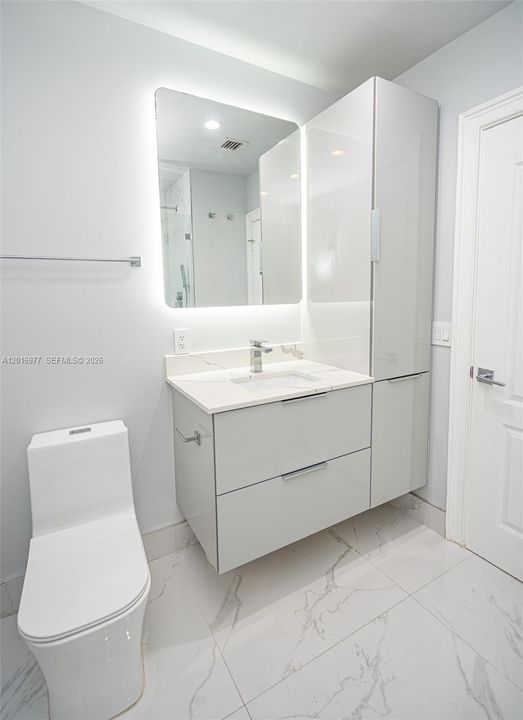En Venta: $450,000 (4 camas, 2 baños, 1850 Pies cuadrados)