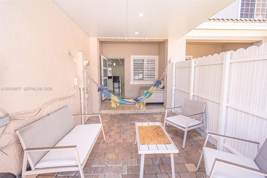 En Venta: $450,000 (4 camas, 2 baños, 1850 Pies cuadrados)