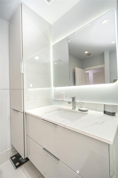 En Venta: $450,000 (4 camas, 2 baños, 1850 Pies cuadrados)