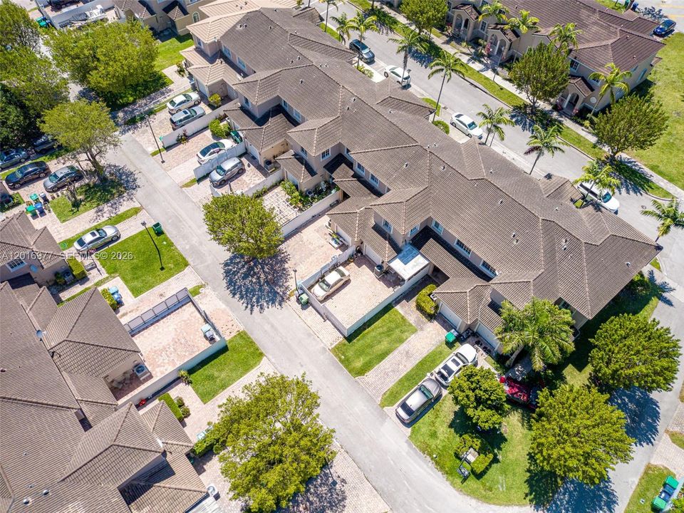 En Venta: $450,000 (4 camas, 2 baños, 1850 Pies cuadrados)
