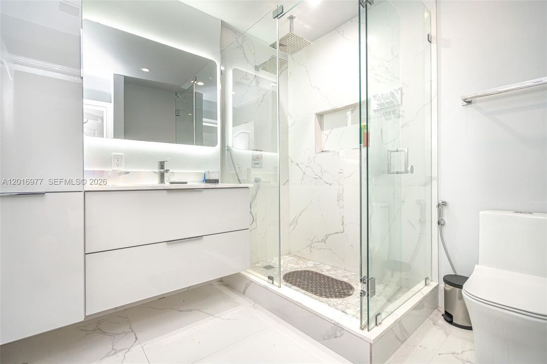 En Venta: $450,000 (4 camas, 2 baños, 1850 Pies cuadrados)