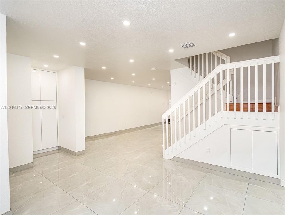 En Venta: $450,000 (4 camas, 2 baños, 1850 Pies cuadrados)