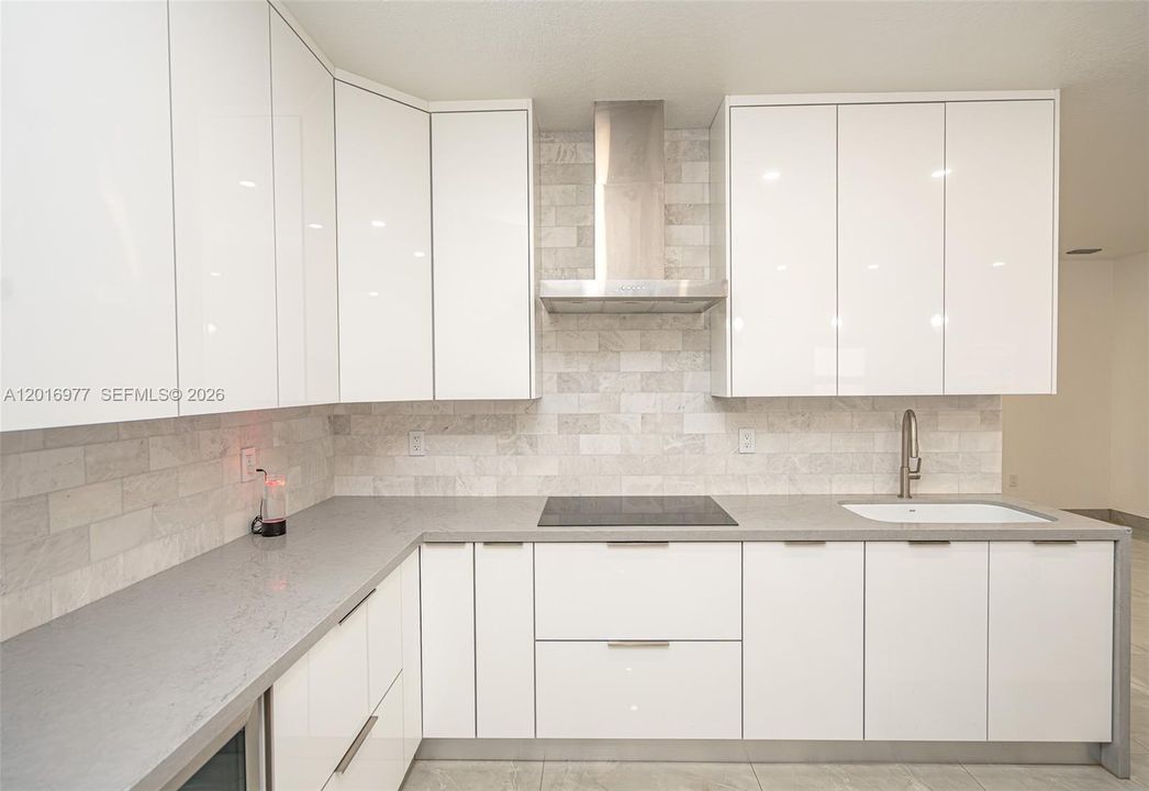 En Venta: $450,000 (4 camas, 2 baños, 1850 Pies cuadrados)