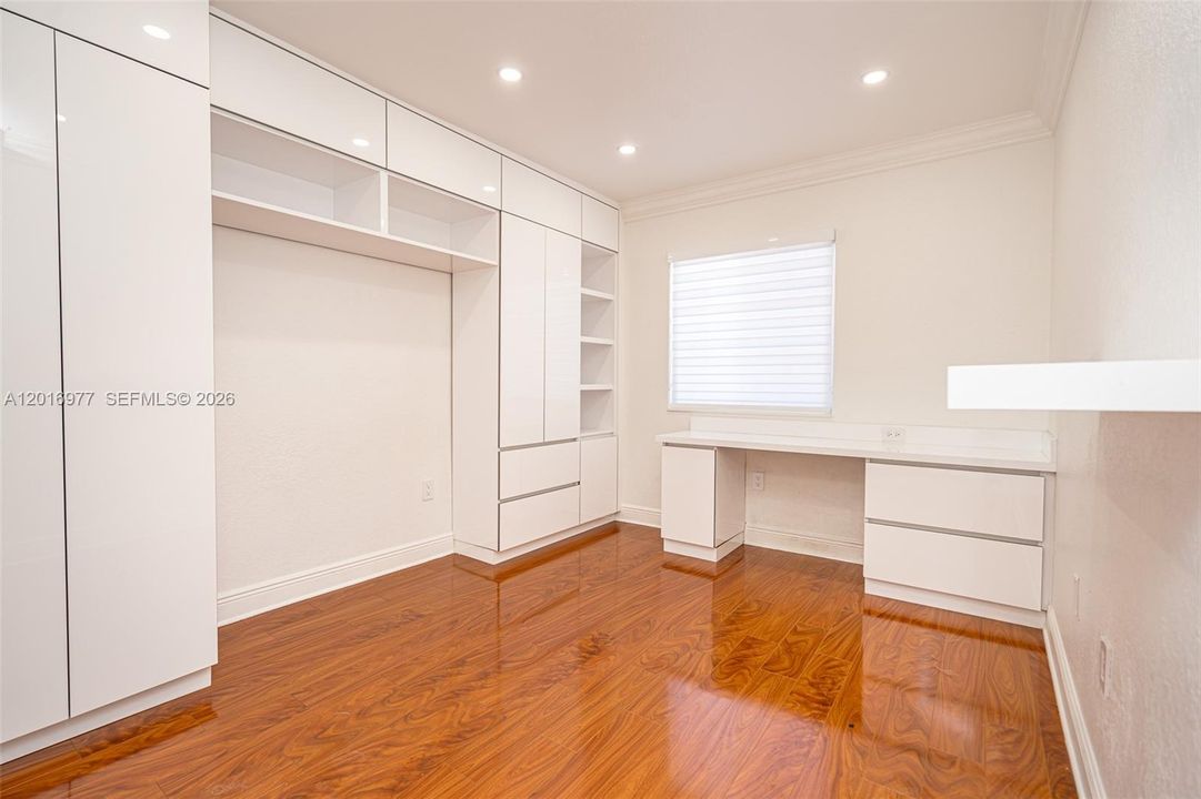 En Venta: $450,000 (4 camas, 2 baños, 1850 Pies cuadrados)