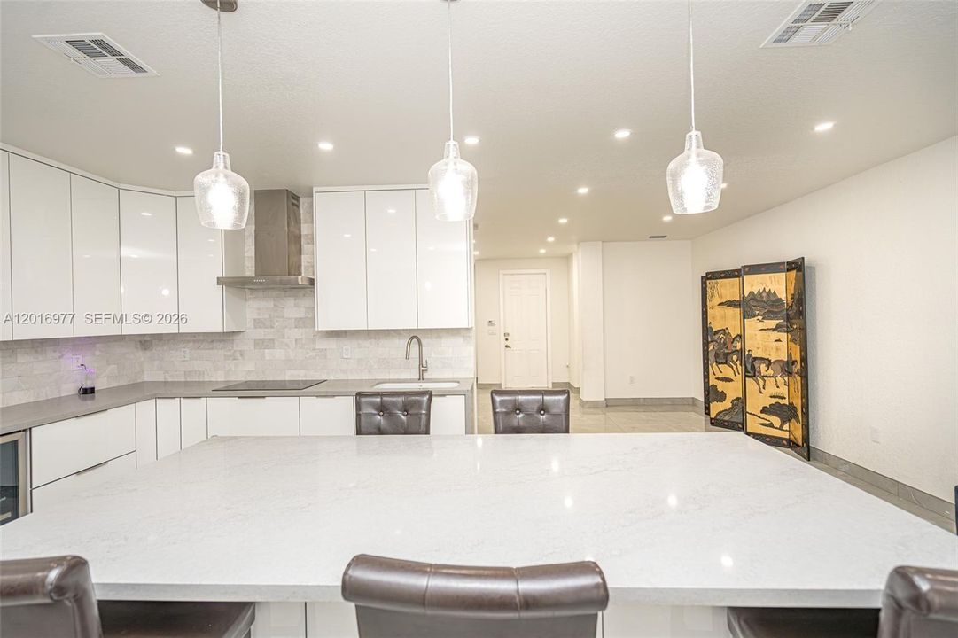 En Venta: $450,000 (4 camas, 2 baños, 1850 Pies cuadrados)