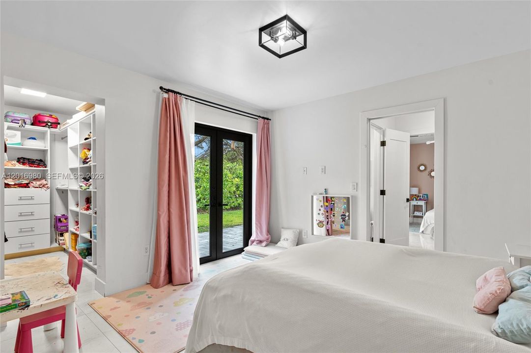 For Sale: $3,250,000 (5 beds, 5 baths, 3450 Square Feet)