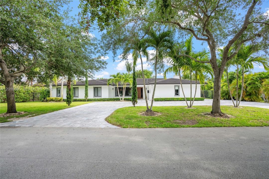 For Sale: $3,250,000 (5 beds, 5 baths, 3450 Square Feet)