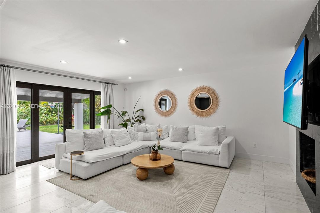 For Sale: $3,250,000 (5 beds, 5 baths, 3450 Square Feet)
