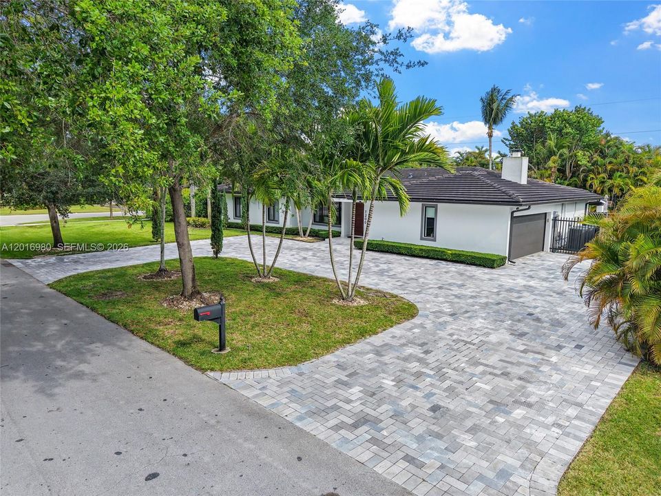 For Sale: $3,250,000 (5 beds, 5 baths, 3450 Square Feet)