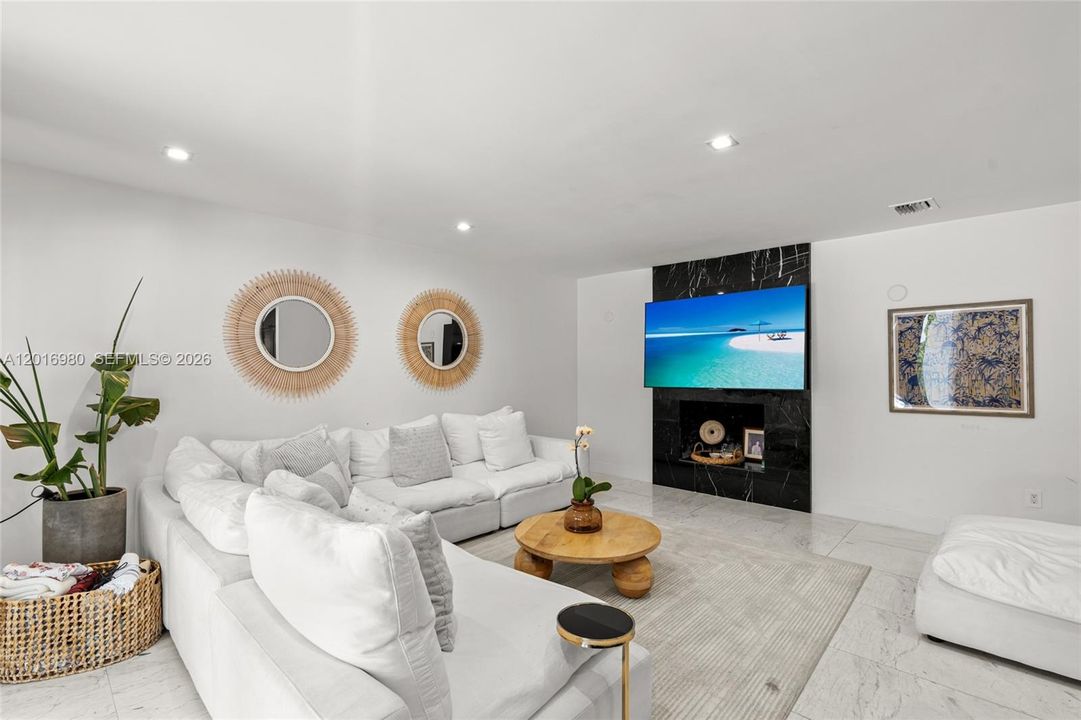 For Sale: $3,250,000 (5 beds, 5 baths, 3450 Square Feet)