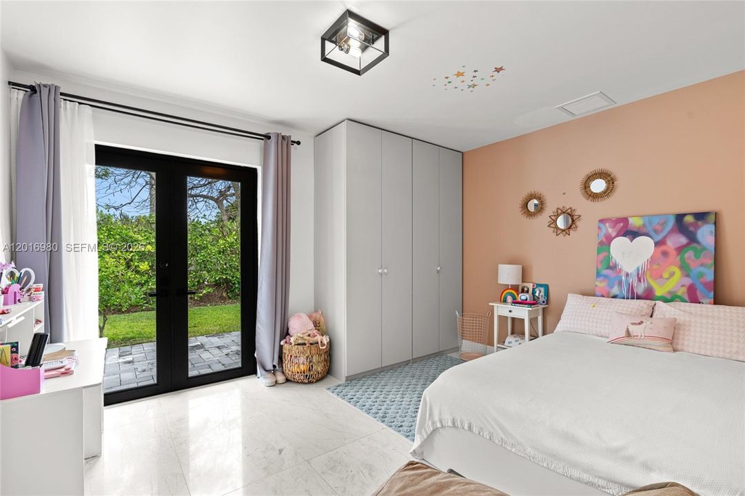 For Sale: $3,250,000 (5 beds, 5 baths, 3450 Square Feet)