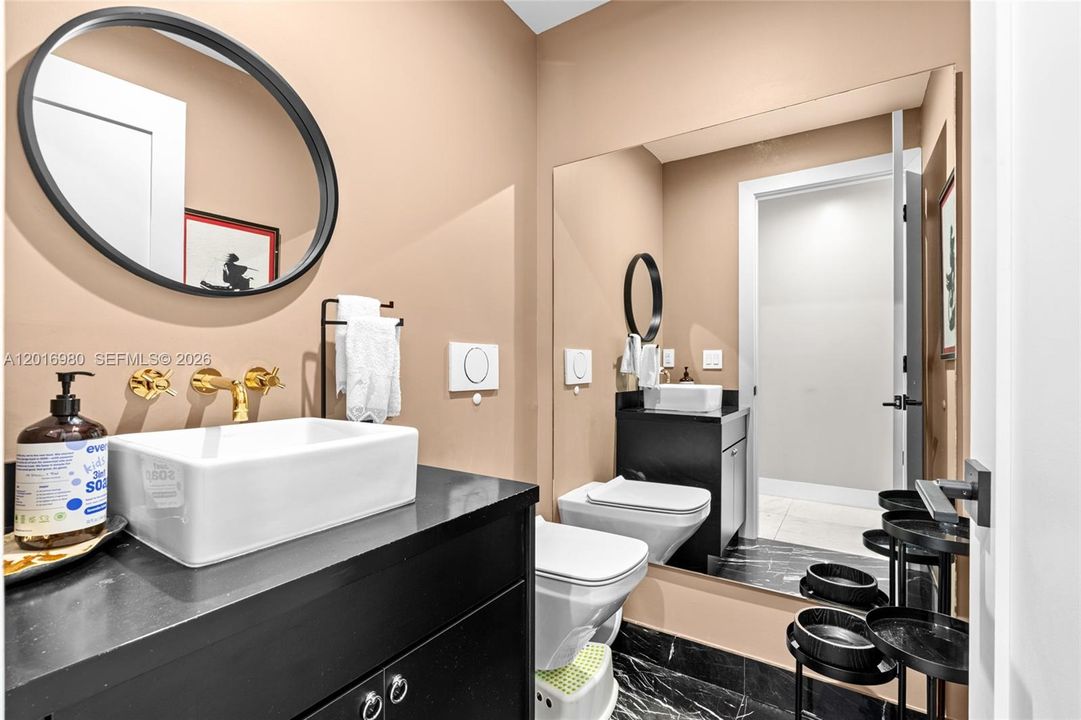 For Sale: $3,250,000 (5 beds, 5 baths, 3450 Square Feet)