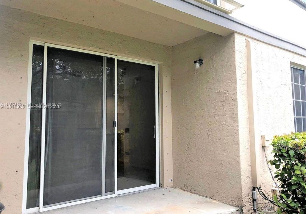 For Sale: $180,000 (2 beds, 2 baths, 837 Square Feet)