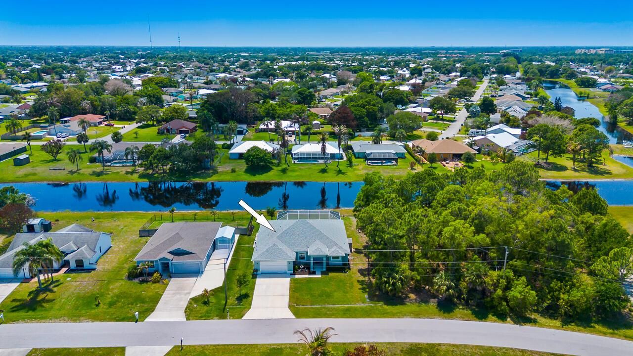 2549 SE Lyman Circle-8
