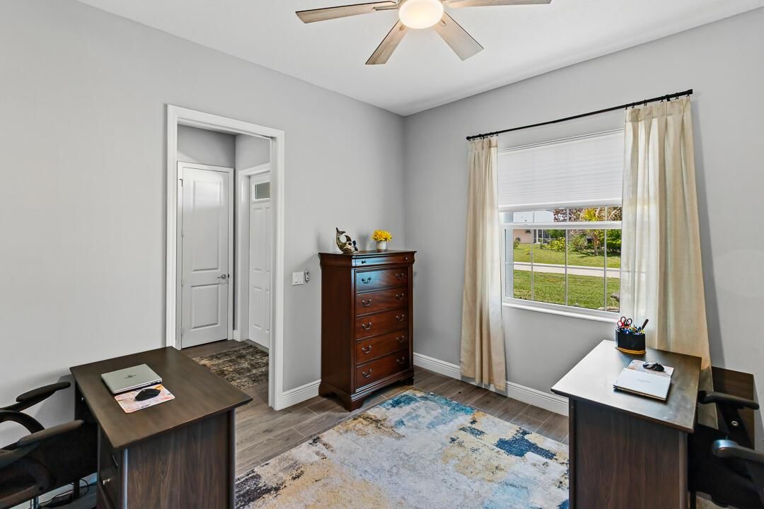 2549 SE Lyman Circle-26