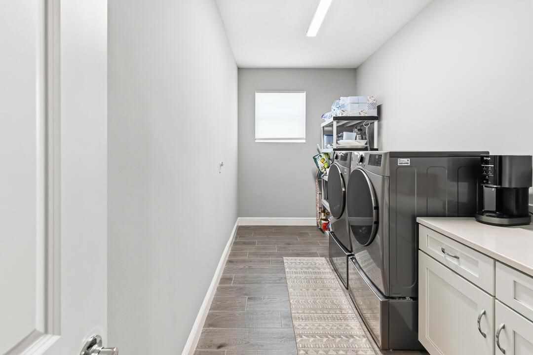 2549 SE Lyman Circle-44